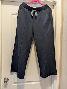 Figs High-Waisted Salina FORMx™ Wide Leg Scrub Pants Women's Size MP Black